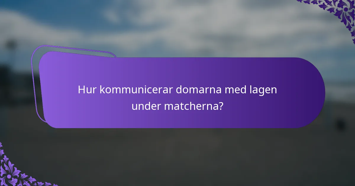 Hur kommunicerar domarna med lagen under matcherna?
